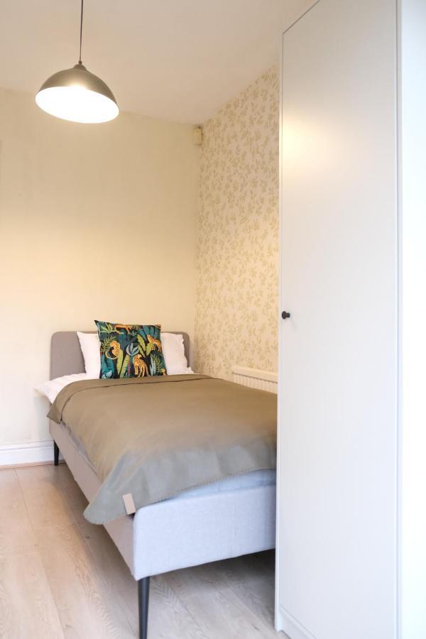 Bee Stays - Maliston House Great Sankey ภายนอก รูปภาพ